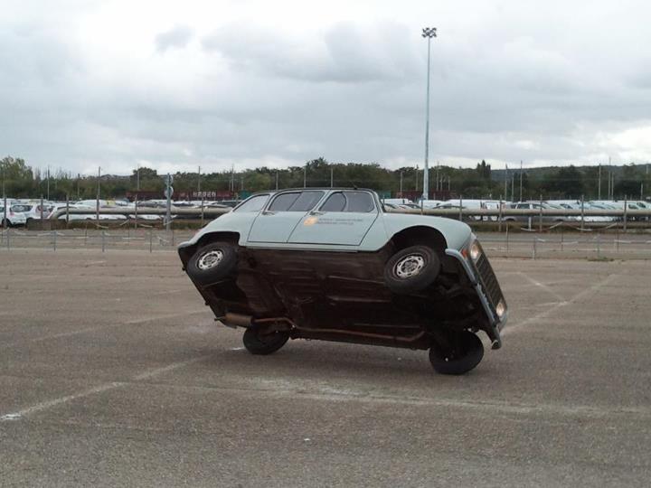 На две тркала Рено 4