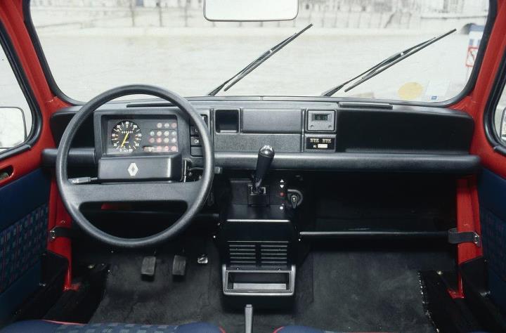 Внатрешноста на Рено 4